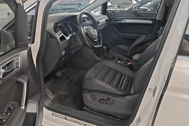 Used Volkswagen Touran 2021 Volkswagen Touran L 280TSI DSG Boundary Edition 7-Seater Driver Seat