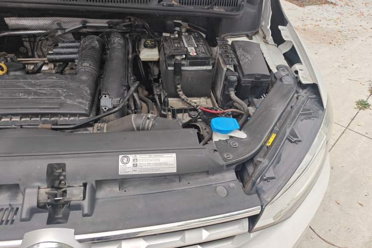 Used Volkswagen Touran 2021 Volkswagen Touran L 280TSI DSG Boundary Edition 7-Seater Engine Bay Left