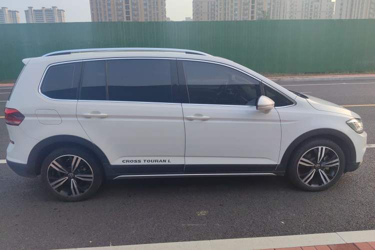 Used Volkswagen Touran 2021 Volkswagen Touran L 280TSI DSG Boundary Edition 7-Seater Exterior 2