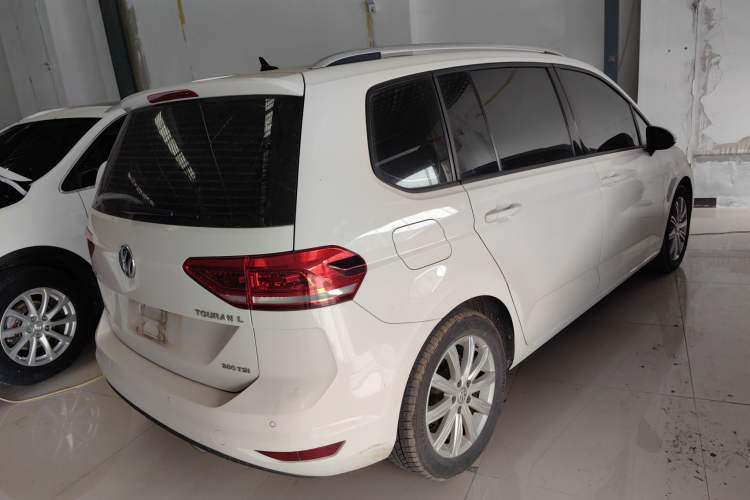 Used Volkswagen Touran 2021 Touran L 280TSI DSG Comfort Edition 7 Seats Exterior 5