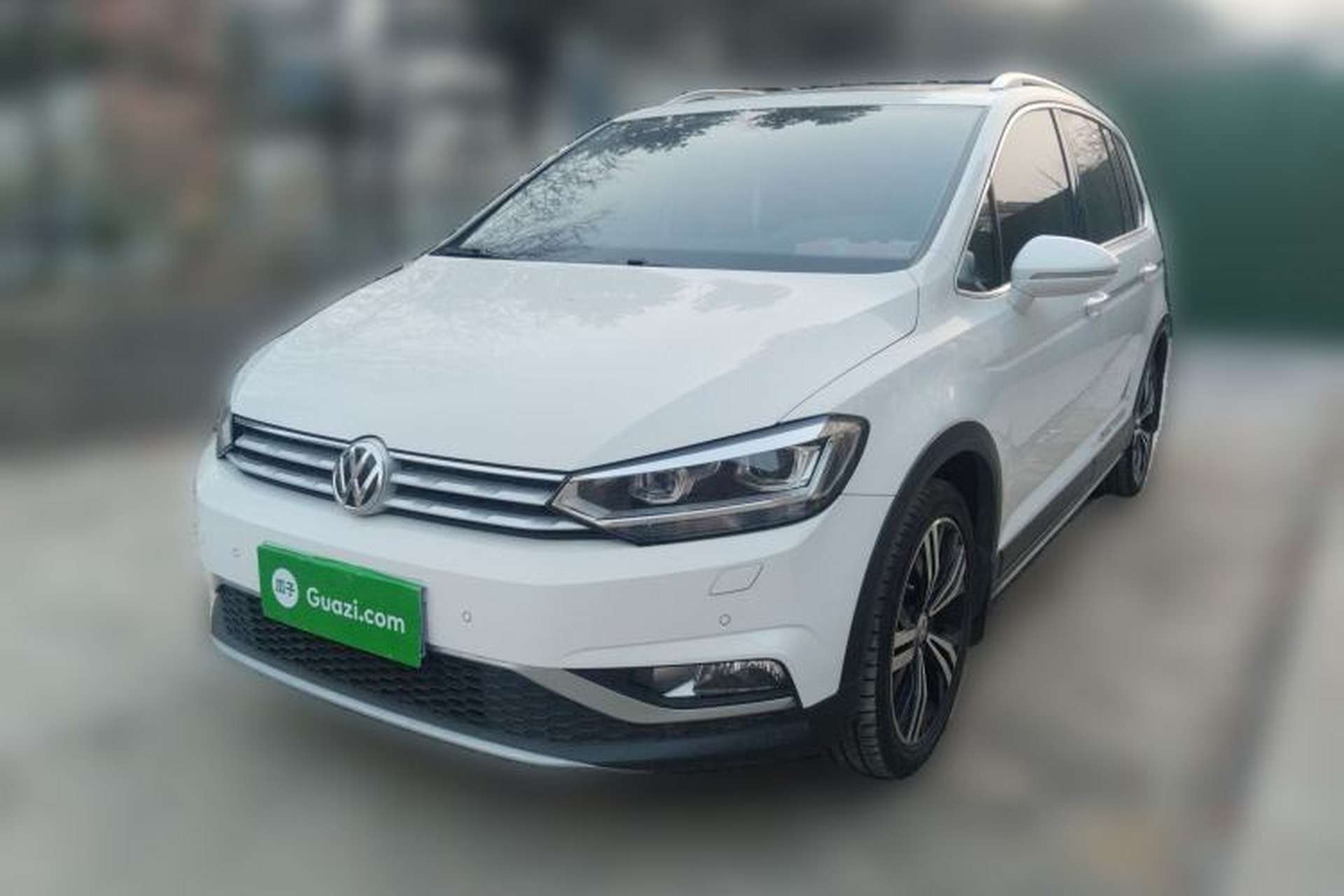 Used Volkswagen Touran 2021 Volkswagen Touran L 280TSI DSG Boundary Edition 7-Seater Front Left 45 Deg