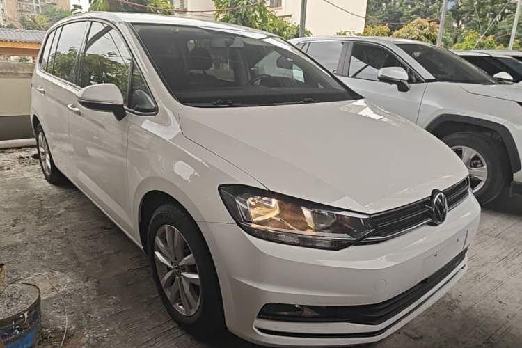 Used Volkswagen Touran 2021 Volkswagen Touran L 280TSI DSG Style Edition 7 Seats Front Right 45 Deg