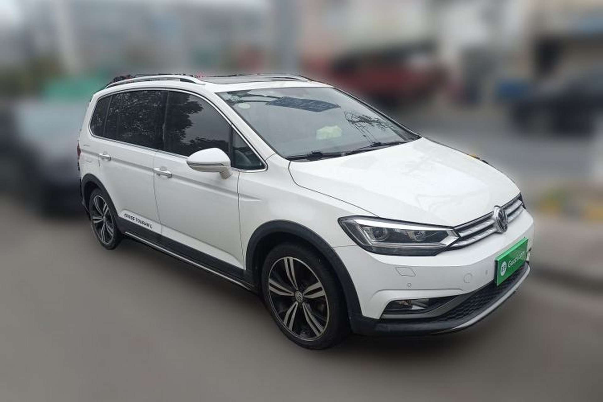 Used Volkswagen Touran 2021 Volkswagen Touran L 280TSI DSG Boundary Edition 7-Seater Front Right 45 Deg
