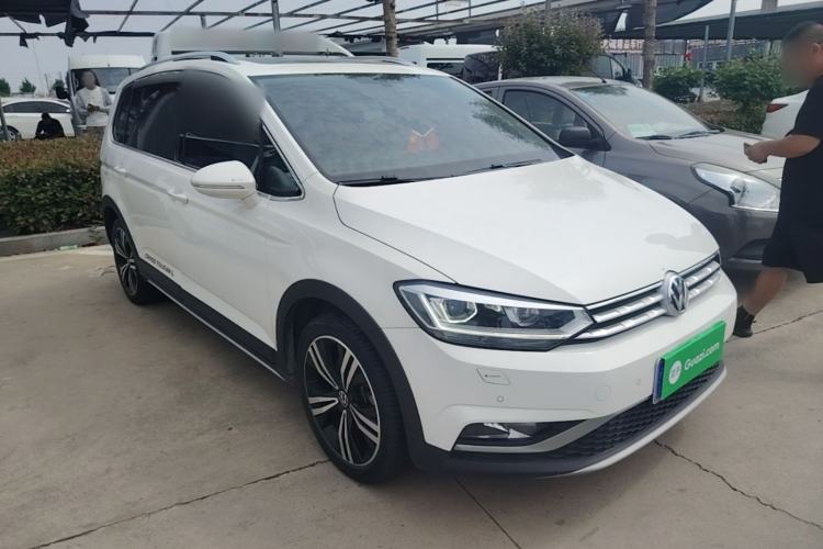 Used Volkswagen Touran 2021 Volkswagen Touran L 280TSI DSG Boundary Edition 7-Seater Front Right 45 Deg