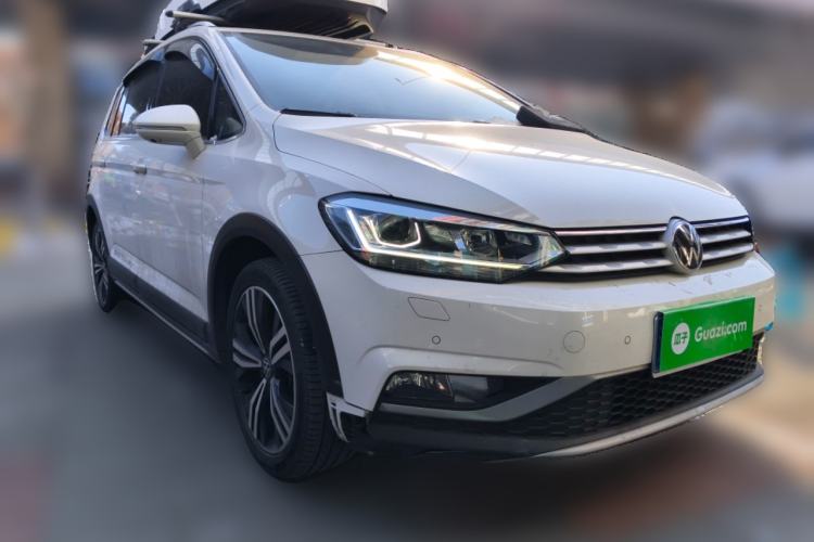 Used Volkswagen Touran 2021 Volkswagen Touran L 280TSI DSG Boundary Edition 7-Seater Front Right 45 Deg