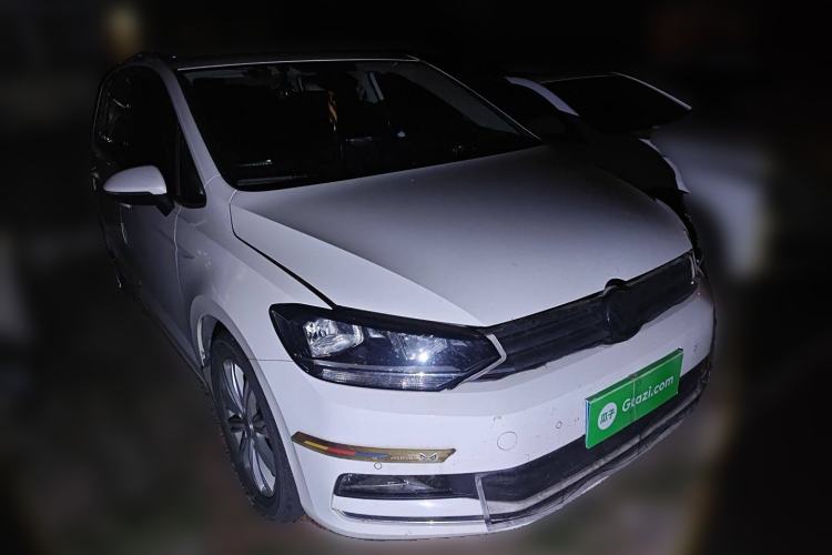 Used Volkswagen Touran 2021 Touran L 280TSI DSG Comfort Edition 7 Seats Front Right 45 Deg