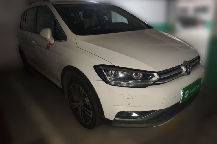 Used Volkswagen Touran 2021 Volkswagen Touran L 280TSI DSG Boundary Edition 7-Seater Front Right 45 Deg