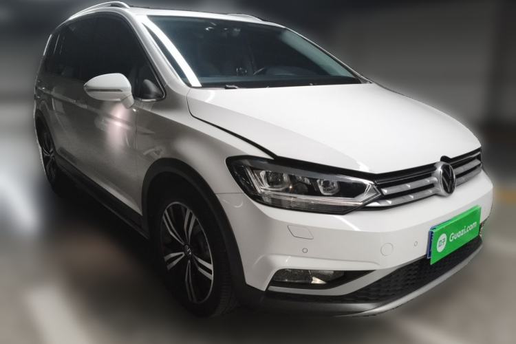 Used Volkswagen Touran 2021 Volkswagen Touran L 280TSI DSG Boundary Edition 7-Seater Front Right 45 Deg