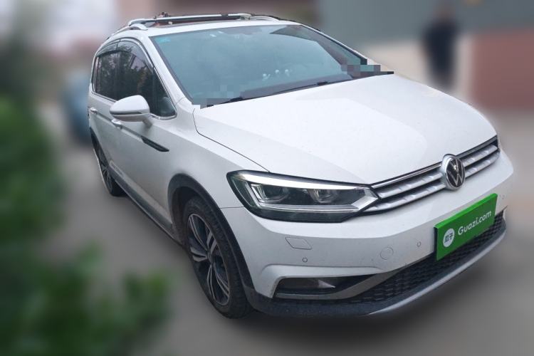 Used Volkswagen Touran 2021 Volkswagen Touran L 280TSI DSG Boundary Edition 7-Seater Front Right 45 Deg