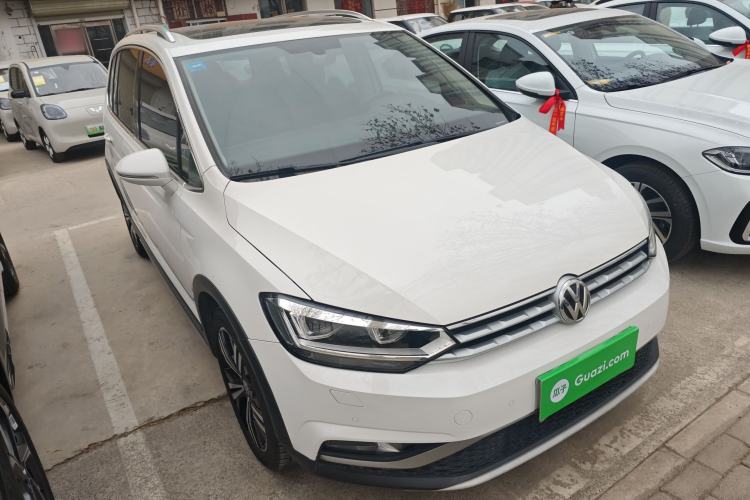 Used Volkswagen Touran 2021 Volkswagen Touran L 280TSI DSG Boundary Edition 7-Seater Front Right 45 Deg