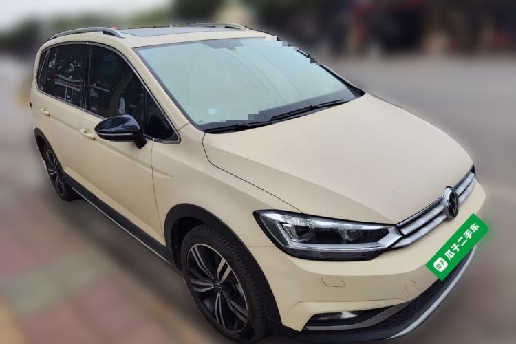 Used Volkswagen Touran 2021 Volkswagen Touran L 280TSI DSG Boundary Edition 7-Seater Front Right 45 Deg