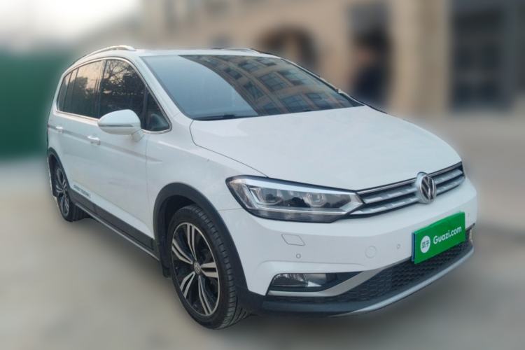 Used Volkswagen Touran 2021 Volkswagen Touran L 280TSI DSG Boundary Edition 7-Seater Front Right 45 Deg