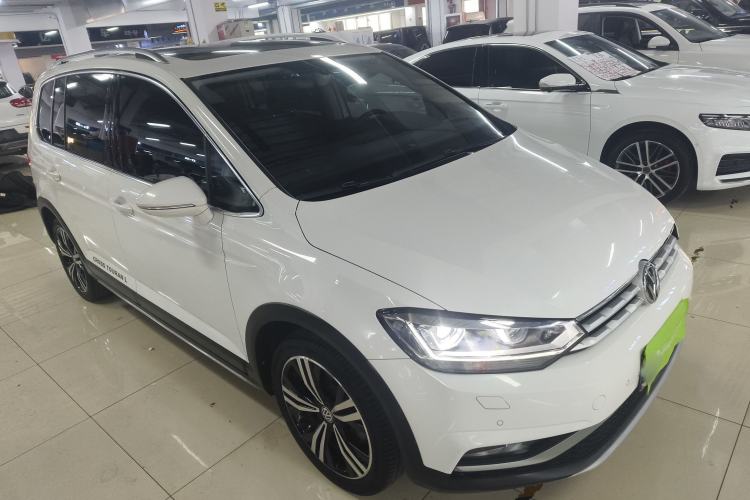Used Volkswagen Touran 2021 Volkswagen Touran L 280TSI DSG Boundary Edition 7-Seater Front Right 45 Deg