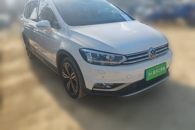 Used Volkswagen Touran 2021 Volkswagen Touran L 280TSI DSG Boundary Edition 7-Seater Front Right 45 Deg
