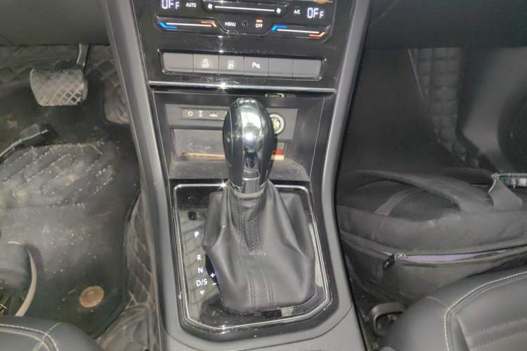Used Volkswagen Touran 2021 Touran L 280TSI DSG Comfort Edition 7 Seats Gear Lever