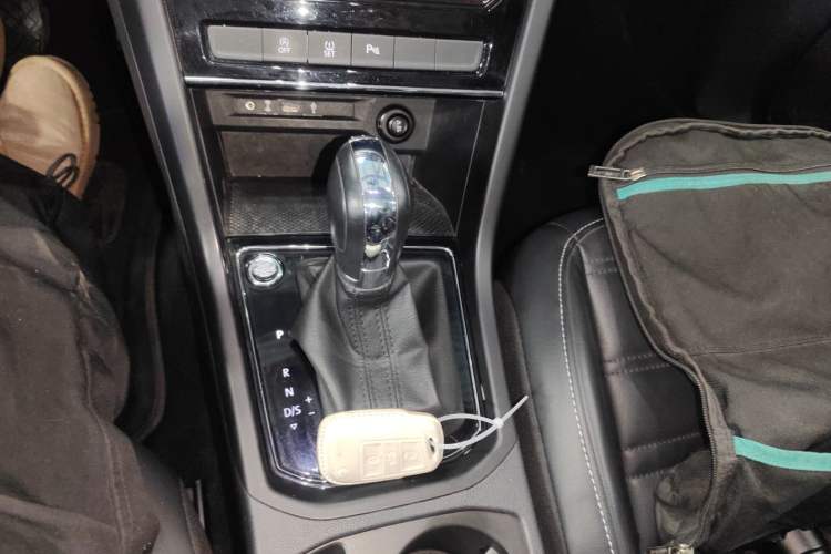 Used Volkswagen Touran 2021 Tiguan L 280TSI DSG Boundary Edition 6-Seater Gear Lever