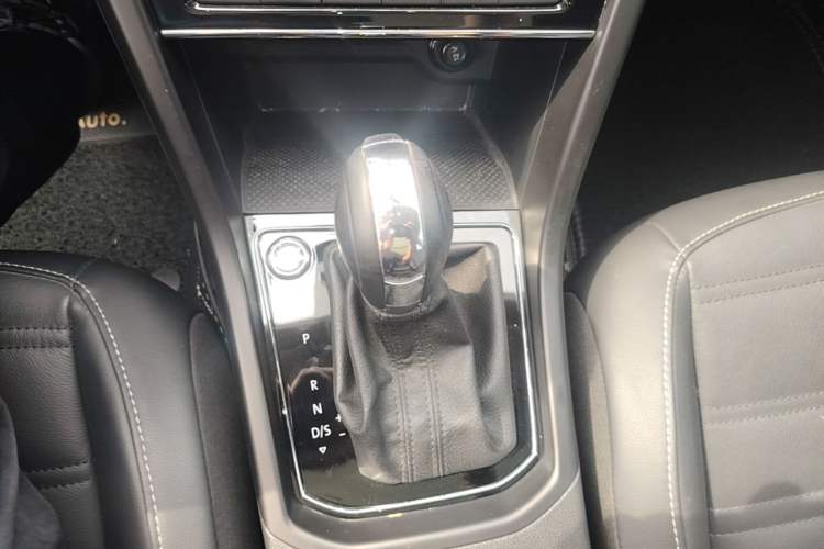 Used Volkswagen Touran 2021 Volkswagen Touran L 280TSI DSG Boundary Edition 7-Seater Gear Lever