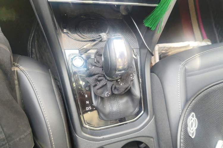 Used Volkswagen Touran 2021 Tiguan L 280TSI DSG Boundary Edition 6-Seater Gear Lever