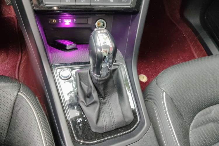 Used Volkswagen Touran 2021 Touran L 280TSI DSG Comfort Edition 7 Seats Gear Lever