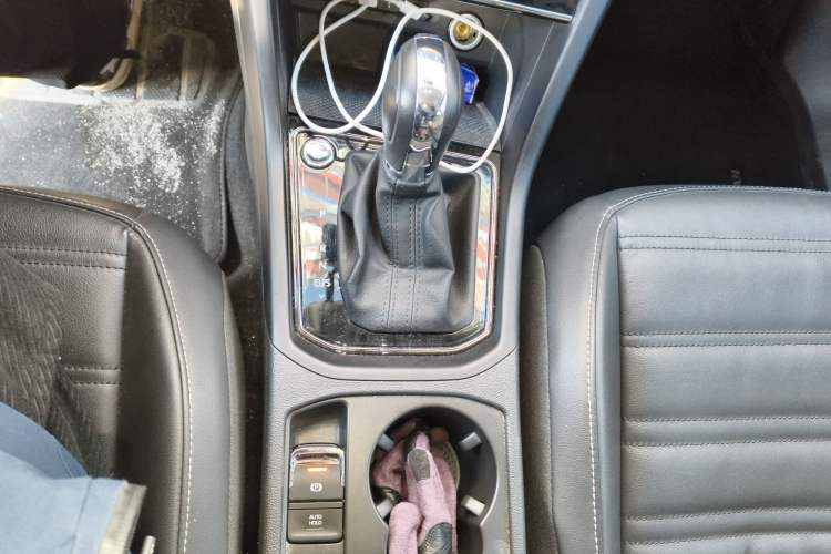 Used Volkswagen Touran 2021 Volkswagen Touran L 280TSI DSG Boundary Edition 7-Seater Gear Lever
