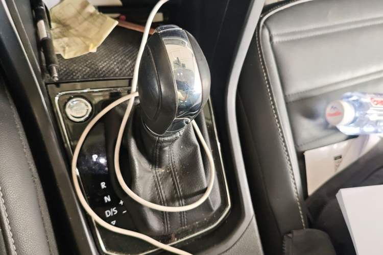Used Volkswagen Touran 2021 Volkswagen Touran L 280TSI DSG Boundary Edition 7-Seater Gear Lever