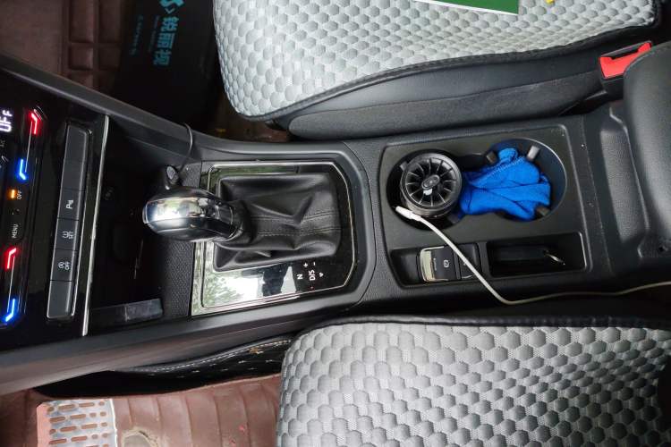 Used Volkswagen Touran 2021 Touran L 280TSI DSG Comfort Edition 7 Seats Gear Lever
