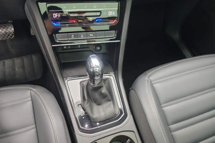 Used Volkswagen Touran 2021 Touran L 280TSI DSG Comfort Edition 7 Seats Gear Lever
