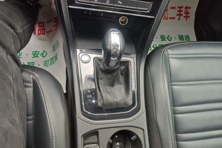 Used Volkswagen Touran 2021 Volkswagen Touran L 280TSI DSG Boundary Edition 7-Seater Gear Lever