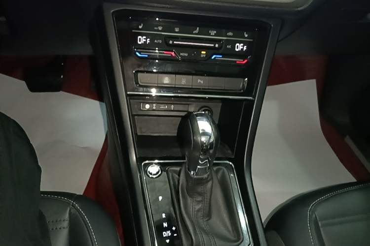 Used Volkswagen Touran 2021 Tiguan L 280TSI DSG Boundary Edition 6-Seater Gear Lever