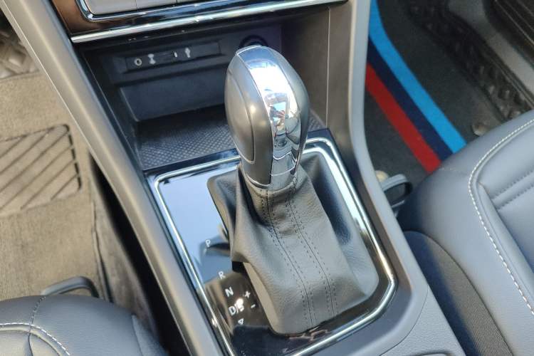Used Volkswagen Touran 2021 Touran L 280TSI DSG Comfort Edition 7 Seats Gear Lever