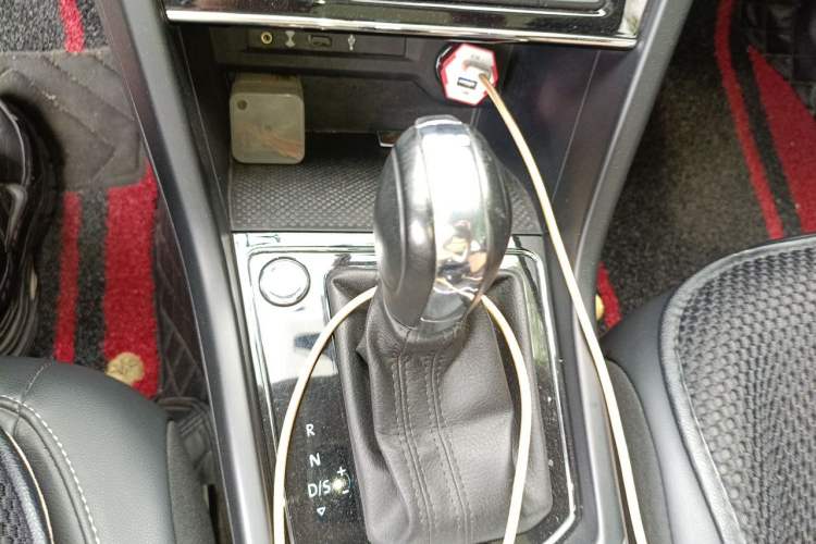 Used Volkswagen Touran 2021 Volkswagen Touran L 280TSI DSG Boundary Edition 7-Seater Gear Lever
