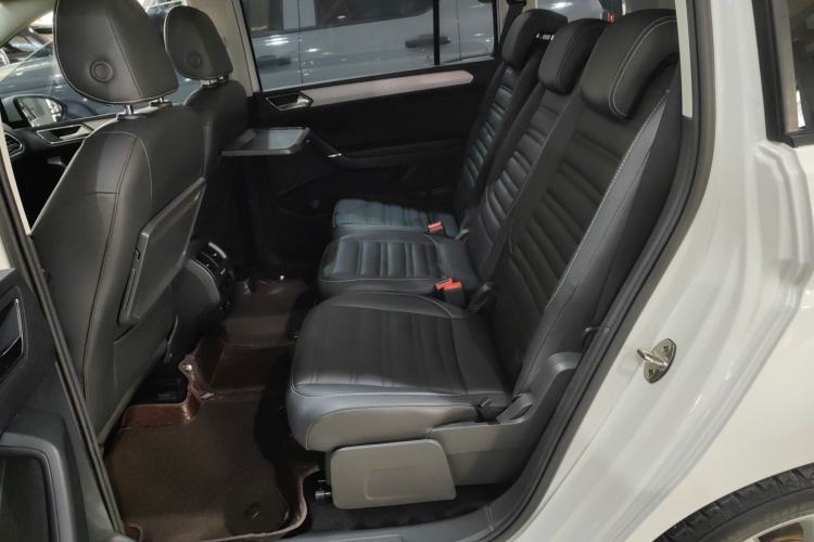 Used Volkswagen Touran 2021 Touran L 280TSI DSG Comfort Edition 7 Seats Interior 1