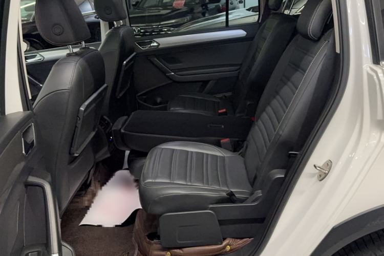Used Volkswagen Touran 2021 Volkswagen Touran L 280TSI DSG Boundary Edition 7-Seater Interior 1