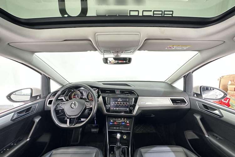 Used Volkswagen Touran 2021 Touran L 280TSI DSG Comfort Edition 7 Seats Interior 1