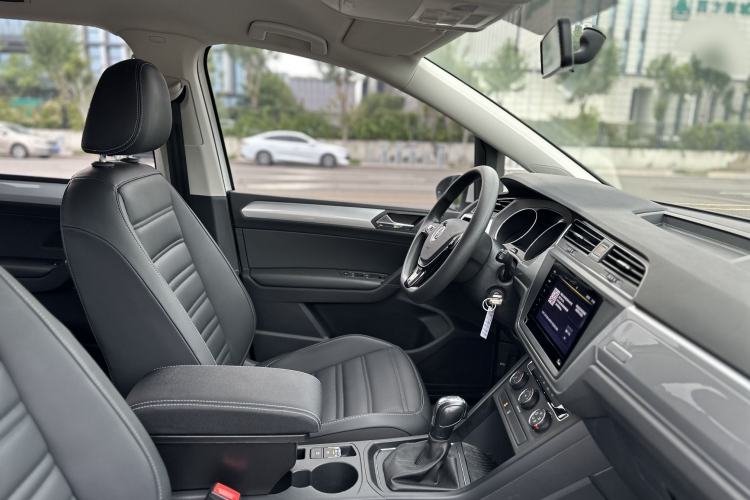 Used Volkswagen Touran 2021 Volkswagen Touran L 280TSI DSG Style Edition 7 Seats Interior 10