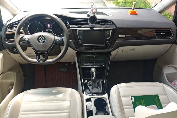 Used Volkswagen Touran 2021 Tiguan L 280TSI DSG Boundary-Pushing Luxury Edition 6 Seats Interior 2