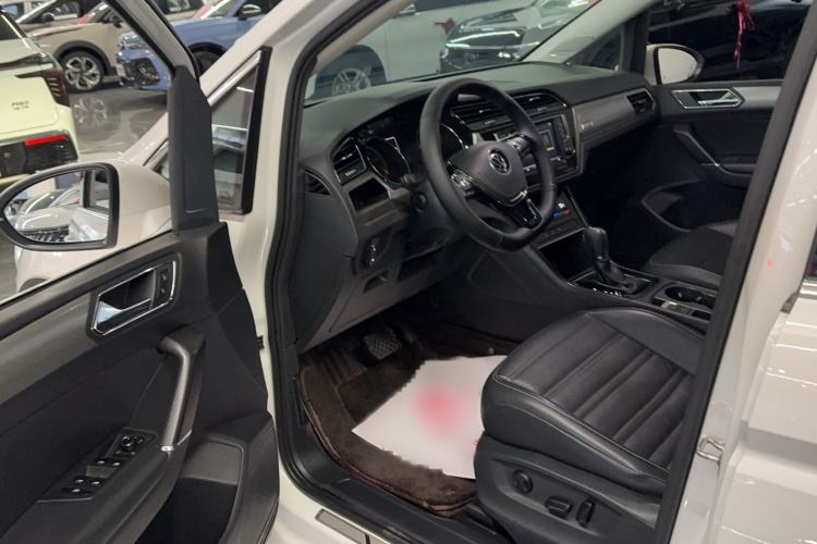 Used Volkswagen Touran 2021 Volkswagen Touran L 280TSI DSG Boundary Edition 7-Seater Interior 2