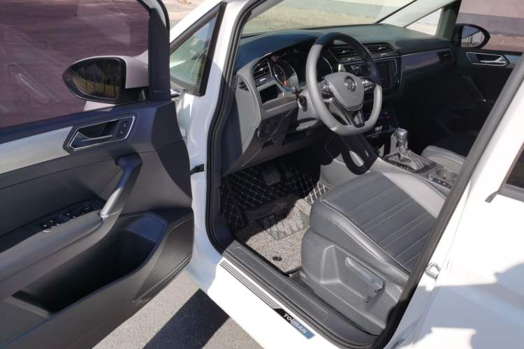 Used Volkswagen Touran 2021 Touran L 280TSI DSG Comfort Edition 7 Seats Interior 3