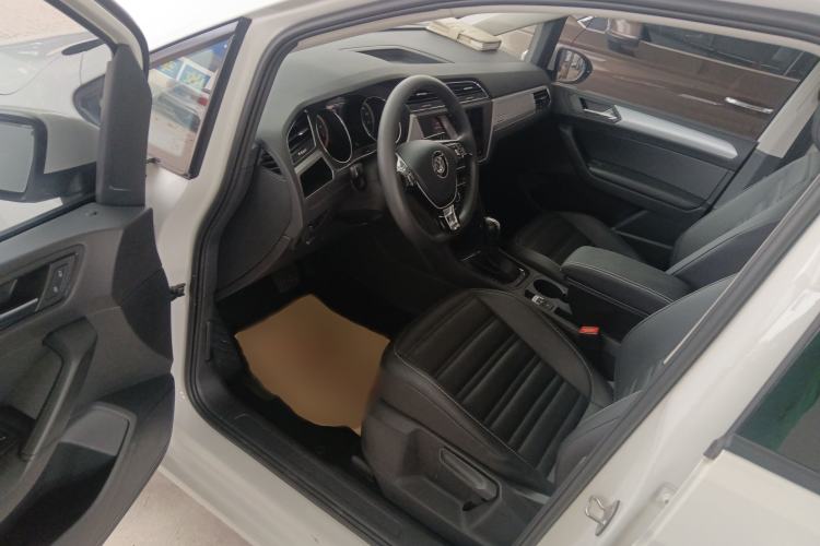 Used Volkswagen Touran 2021 Volkswagen Touran L 280TSI DSG Style Edition 7 Seats Interior 3