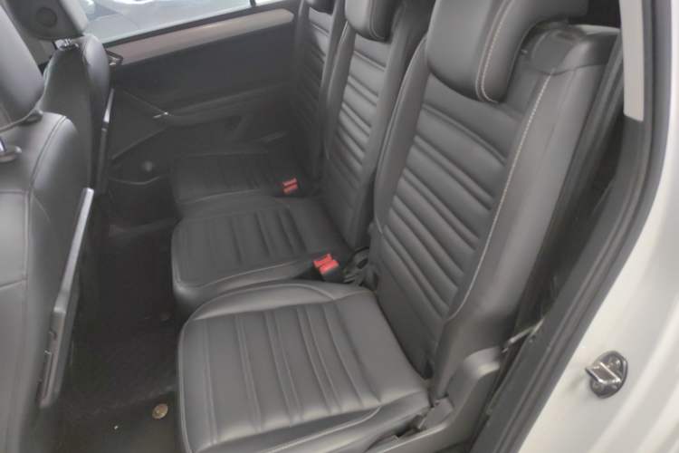 Used Volkswagen Touran 2021 Touran L 280TSI DSG Comfort Edition 7 Seats Interior 4