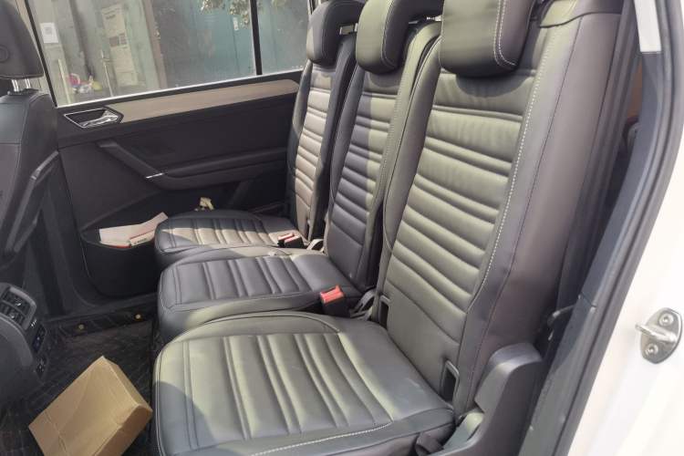 Used Volkswagen Touran 2021 Volkswagen Touran L 280TSI DSG Boundary Edition 7-Seater Interior 4