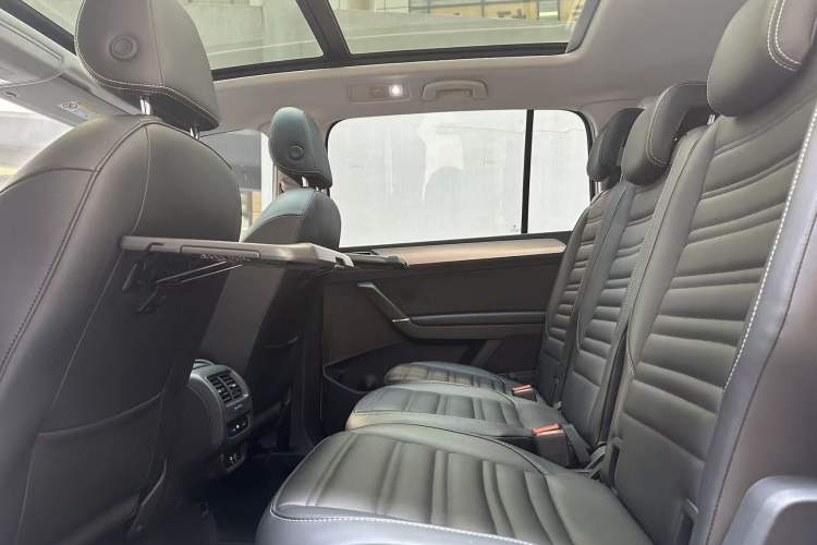 Used Volkswagen Touran 2021 Touran L 280TSI DSG Comfort Edition 7 Seats Interior 4