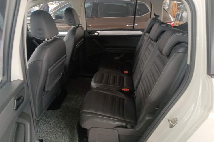 Used Volkswagen Touran 2021 Volkswagen Touran L 280TSI DSG Style Edition 7 Seats Interior 4