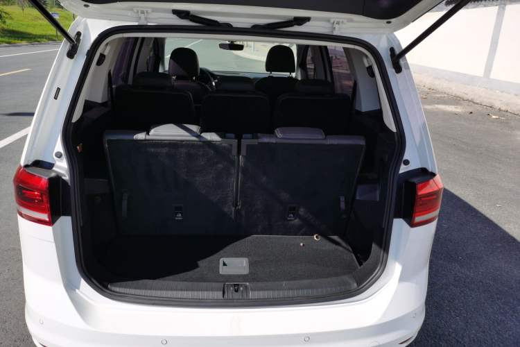 Used Volkswagen Touran 2021 Touran L 280TSI DSG Comfort Edition 7 Seats Interior 5
