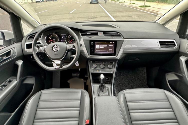 Used Volkswagen Touran 2021 Volkswagen Touran L 280TSI DSG Style Edition 7 Seats Interior 5