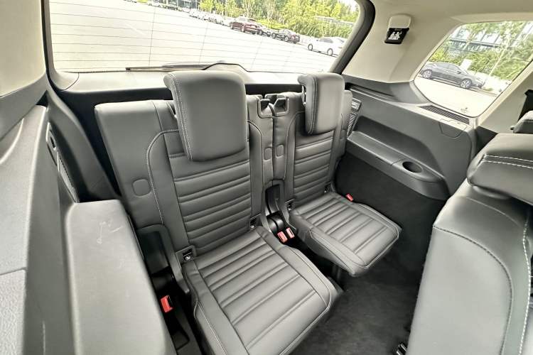 Used Volkswagen Touran 2021 Volkswagen Touran L 280TSI DSG Style Edition 7 Seats Interior 9