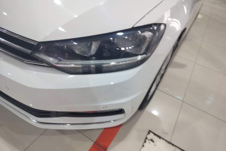 Used Volkswagen Touran 2021 Touran L 280TSI DSG Comfort Edition 7 Seats Left Front Headlight