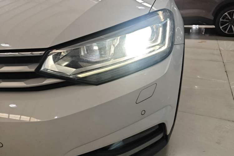 Used Volkswagen Touran 2021 Volkswagen Touran L 280TSI DSG Boundary Edition 7-Seater Left Front Headlight