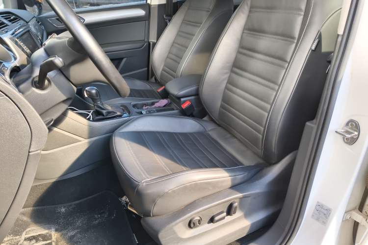 Used Volkswagen Touran 2021 Volkswagen Touran L 280TSI DSG Boundary Edition 7-Seater Left Front Seat