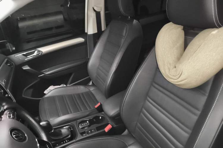 Used Volkswagen Touran 2021 Volkswagen Touran L 280TSI DSG Boundary Edition 7-Seater Left Front Seat